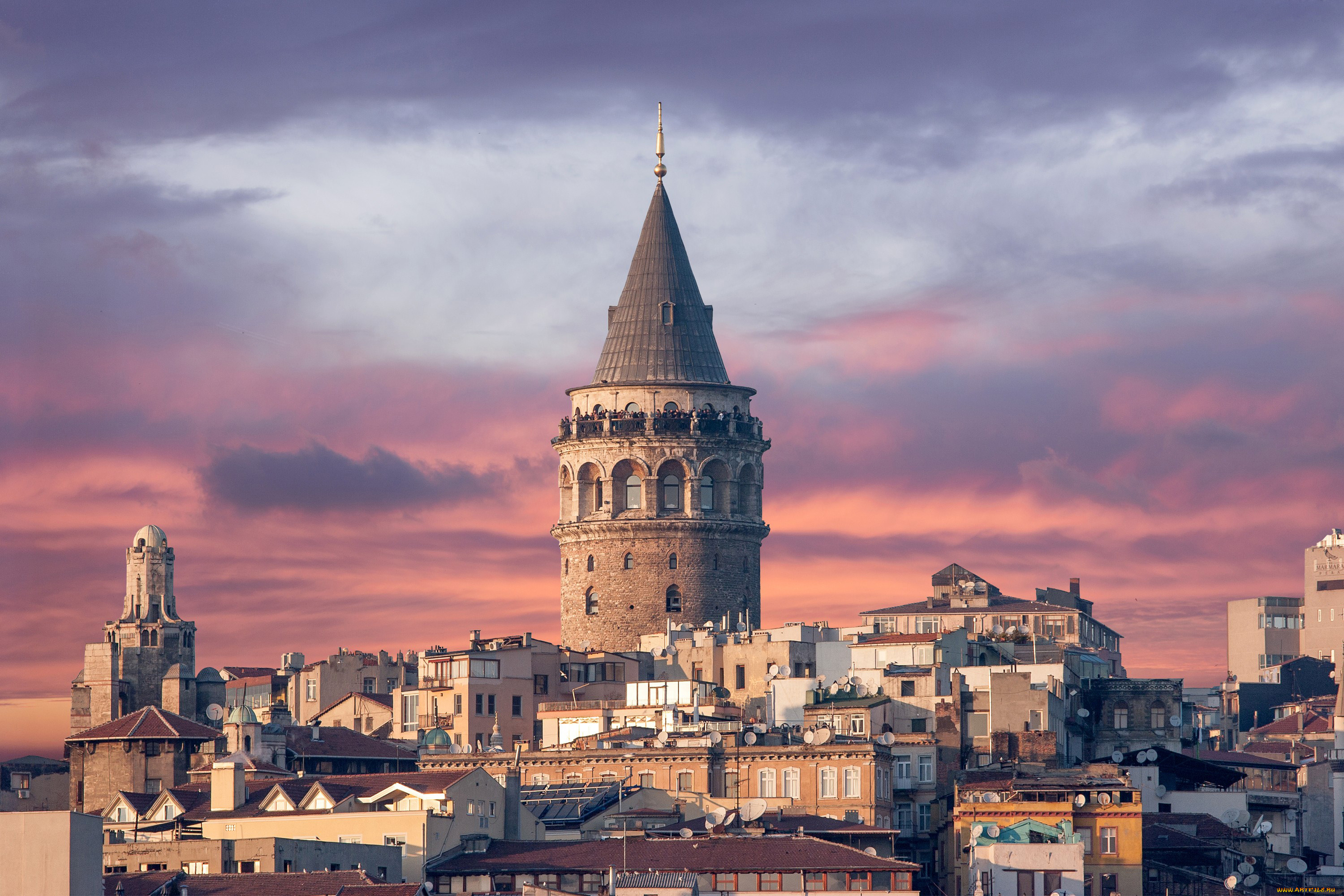 Башня галата. Галатская башня в Стамбуле. Galata Kulesi Стамбул. Галатская башня Бейоглу. Галатская башня район Галата.